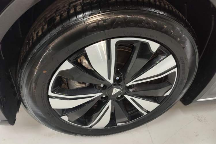 Used Deepal SL03 2025 Revised Version Range-Extended Elite Edition Left Front Wheel Hub