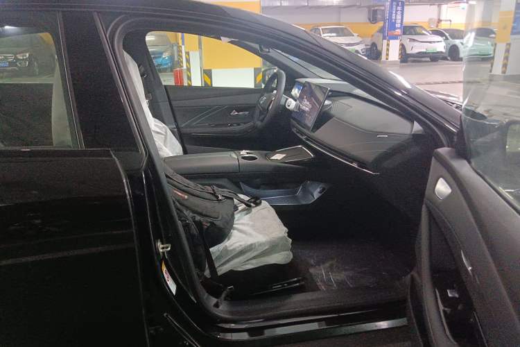 Used Deepal SL03 2025 Revised Version Range-Extended Elite Edition Right Front Seat