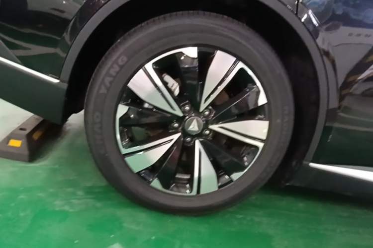 Used Deepal SL03 2025 Revised Version Range-Extended Elite Edition Right Rear Wheel Hub