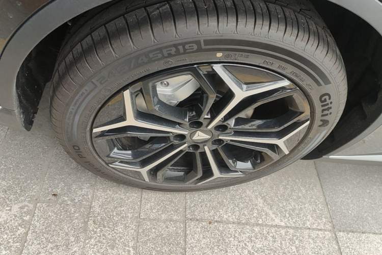 Used Deepal SL03 2025 Range-Extended Elite Version Right Rear Wheel Hub