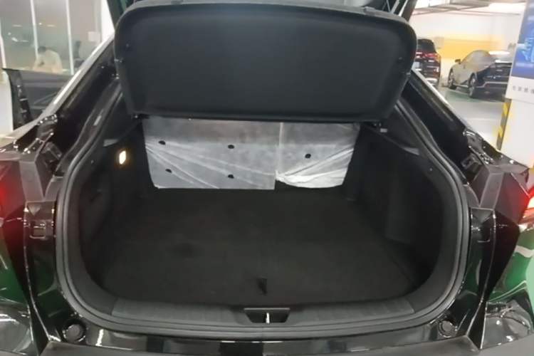 Used Deepal SL03 2025 Revised Version Range-Extended Elite Edition Trunk