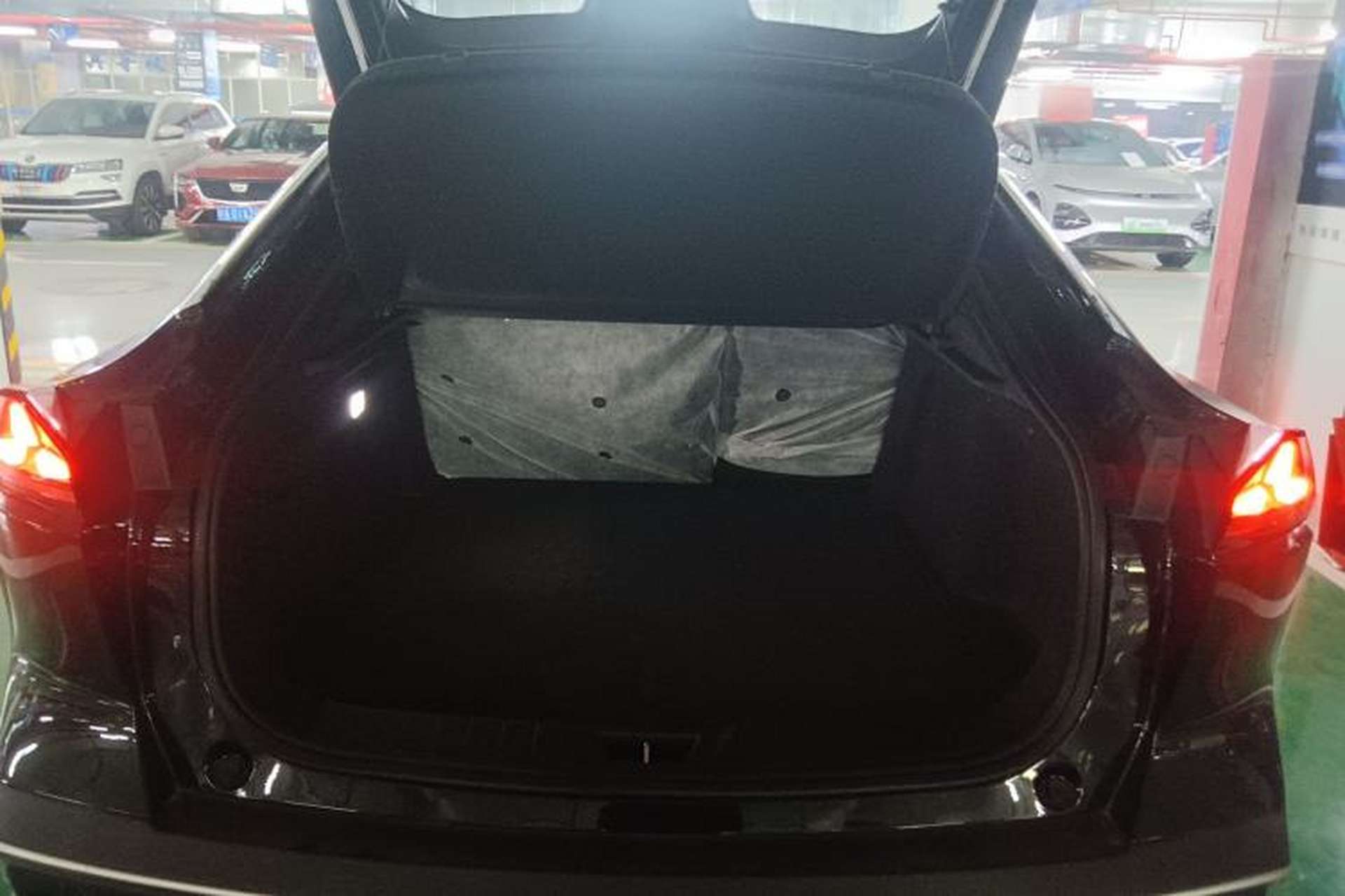Used Deepal SL03 2025 Revised Version Range-Extended Elite Edition Trunk