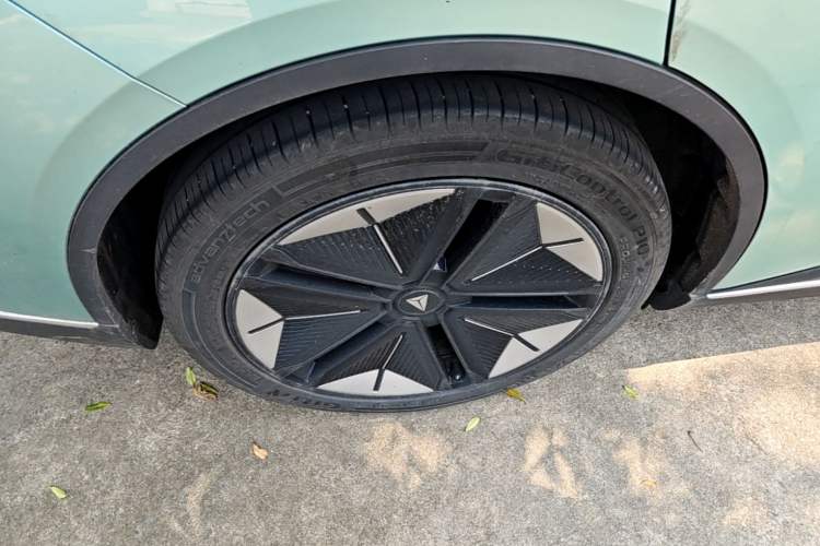 Used Deepal SL03 2025 Extended-Range Sporty Version Right Rear Wheel Hub