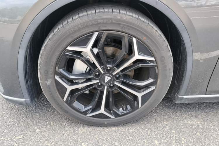 Used Deepal SL03 2025 Extended-Range Sporty Version Left Front Wheel Hub