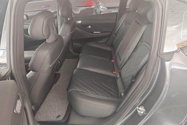 Used Deepal SL03 2025 Range-Extended Elite Version Left Rear Seat