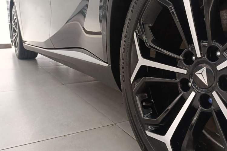 Used Deepal SL03 2025 Range-Extended Elite Version Left Side Sill