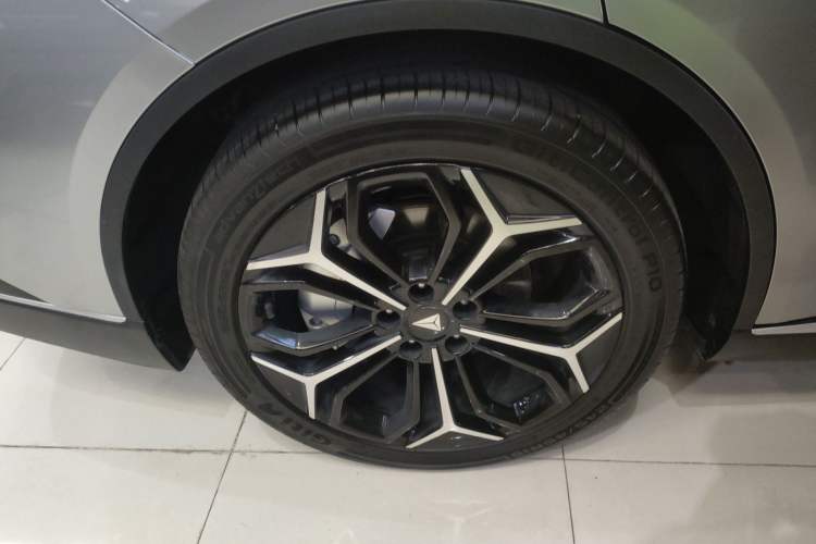 Used Deepal SL03 2025 Extended-Range Sporty Version Right Rear Wheel Hub