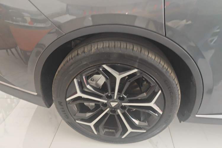 Used Deepal SL03 2025 Range-Extended Elite Version Right Rear Wheel Hub