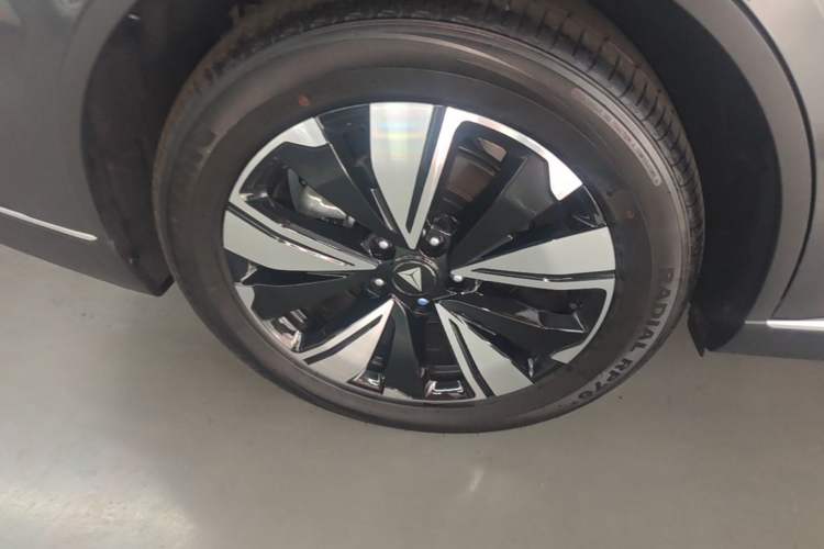 Used Deepal SL03 2025 Revised Version Range-Extended Elite Edition Right Rear Wheel Hub