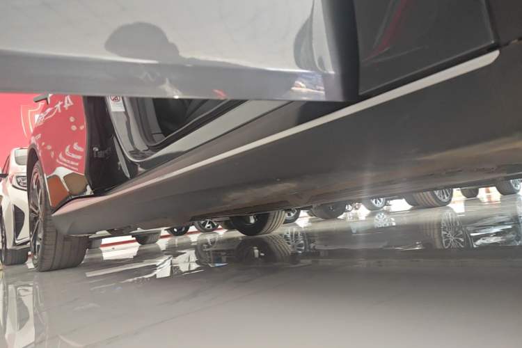 Used Deepal SL03 2025 Range-Extended Elite Version Right Side Sill