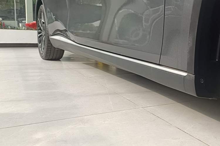 Used Deepal SL03 2025 Range-Extended Elite Version Right Side Sill