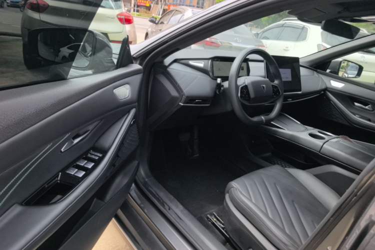 Used Deepal SL03 2025 Revised Version All-Electric Elite Type Driver Seat