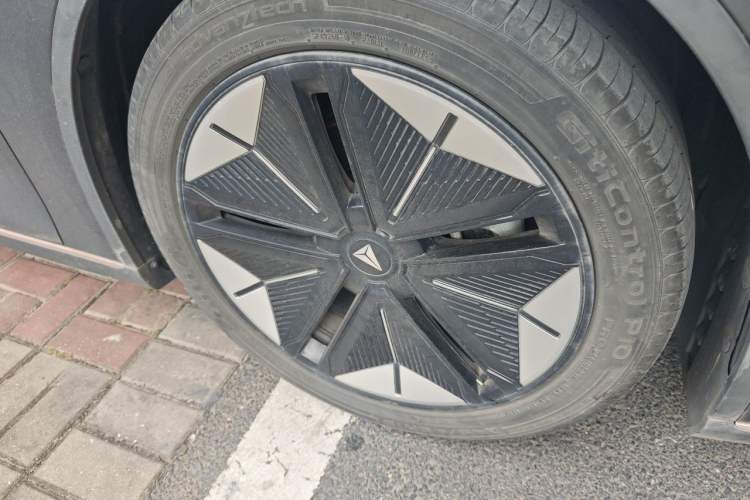 Used Deepal SL03 2025 Extended-Range Sporty Version Right Front Wheel Hub