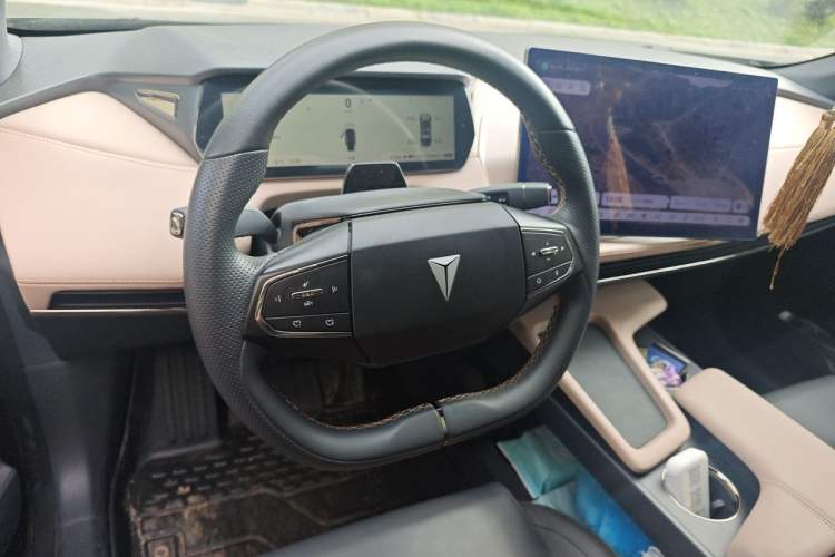 Used Deepal SL03 2025 Extended-Range Sporty Version Steering Wheel