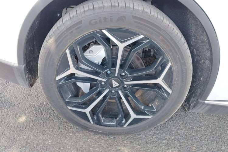Used Deepal SL03 2025 Extended-Range Sporty Version Right Rear Wheel Hub