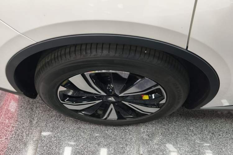 Used Deepal SL03 2025 Revised Version Range-Extended Elite Edition Right Rear Wheel Hub