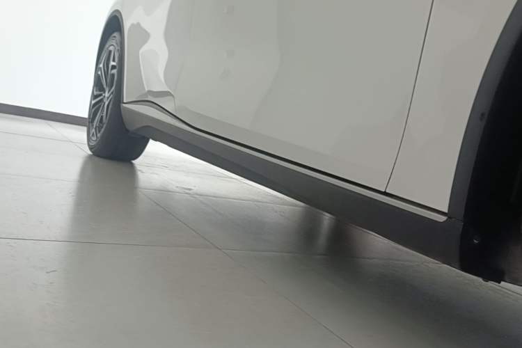 Used Deepal SL03 2025 Range-Extended Elite Version Right Side Sill