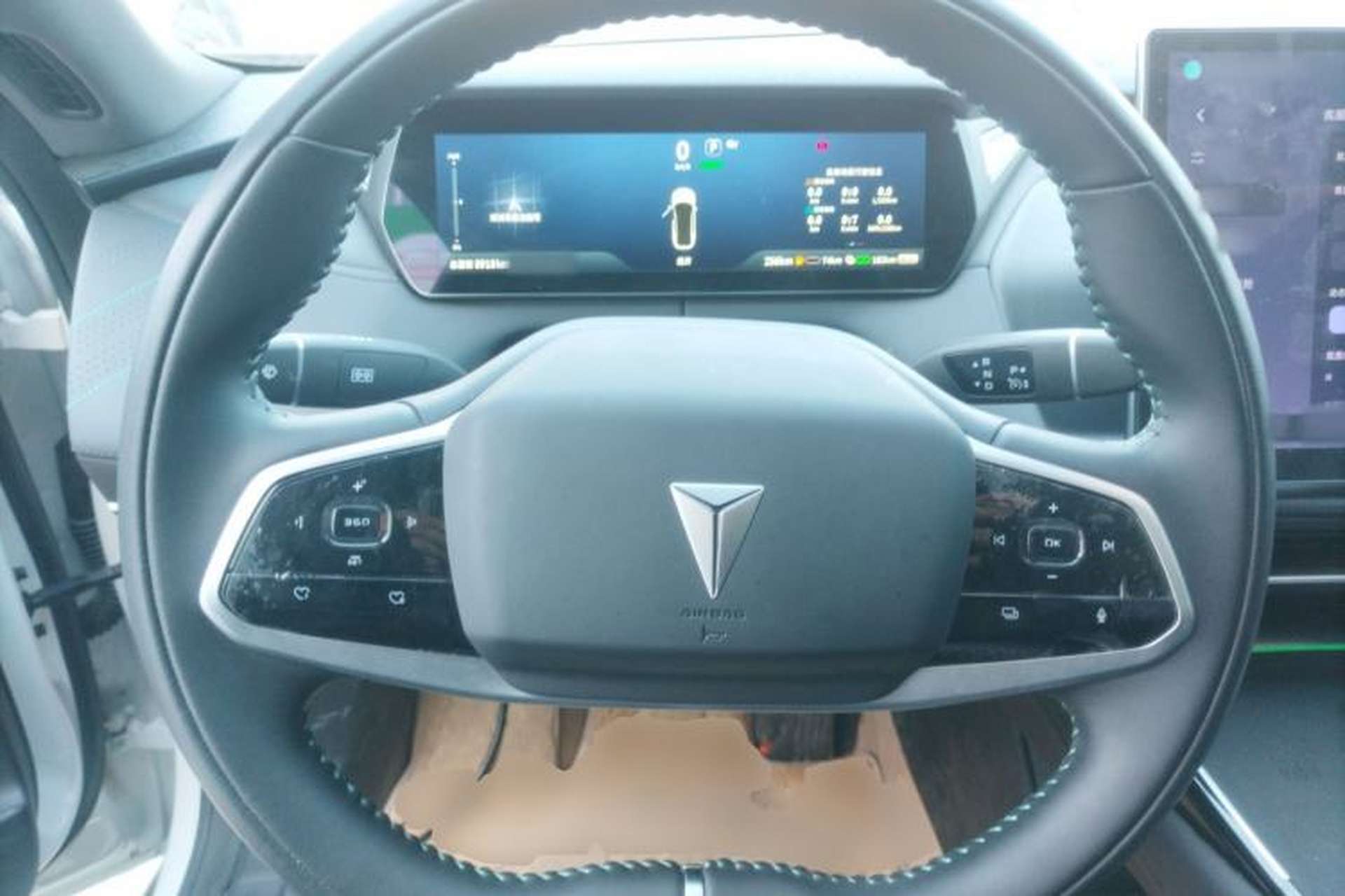 Used Deepal SL03 2025 Extended-Range Sporty Version Steering Wheel