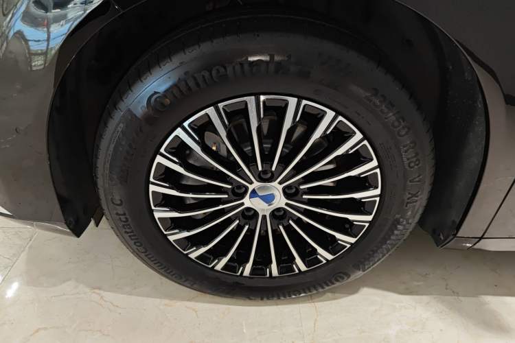 Used Denza D9 2025 DM-i Smart Drive 1020 Four-Wheel Drive Deluxe Model Exterior 7