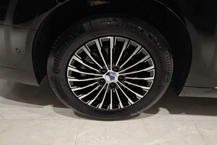 Used Denza D9 2025 DM-i Smart Drive 1020 Four-Wheel Drive Deluxe Model Exterior 8