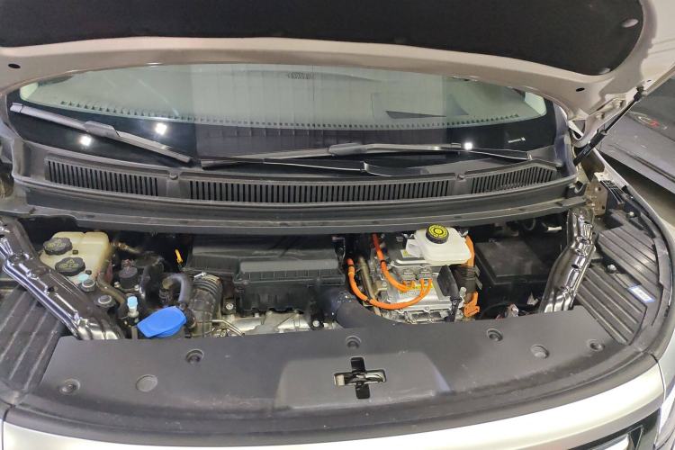 Used Denza D9 2022 DM-i 970 Four-Wheel Drive Flagship Model Engine Bay