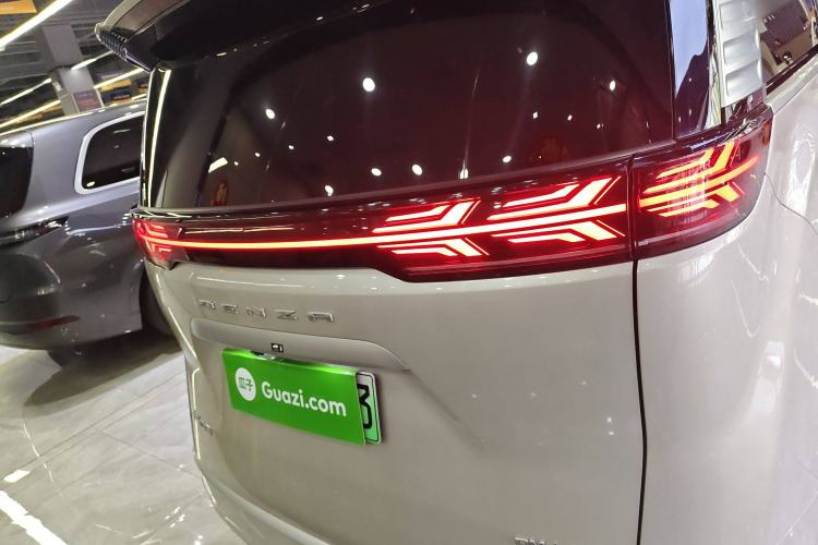 Used Denza D9 2022 DM-i 970 Four-Wheel Drive Flagship Model Exterior 4