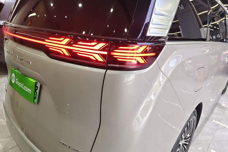 Used Denza D9 2022 DM-i 970 Four-Wheel Drive Flagship Model Exterior 6