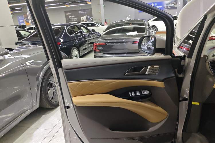 Used Denza D9 2022 DM-i 970 Four-Wheel Drive Flagship Model Interior 7