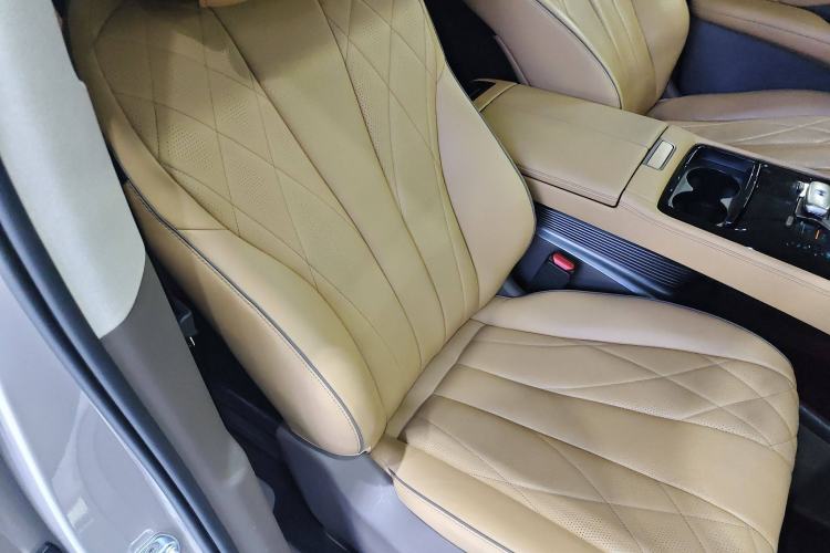 Used Denza D9 2022 DM-i 970 Four-Wheel Drive Flagship Model Right Front Seat