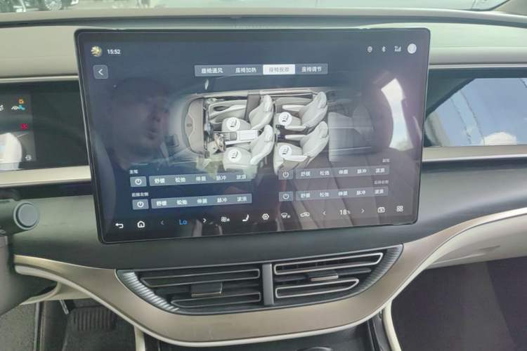 Used Denza D9 2022 DM-i 970 Four-Wheel Drive Flagship Model Audio And AC Panel