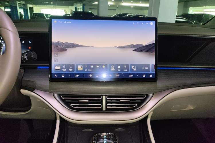 Used Denza D9 2022 DM-i 970 Four-Wheel Drive Flagship Model Audio And AC Panel