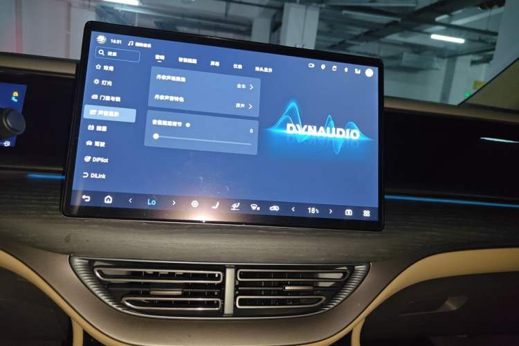 Used Denza D9 2022 DM-i 970 Four-Wheel Drive Prestige Model Audio And AC Panel