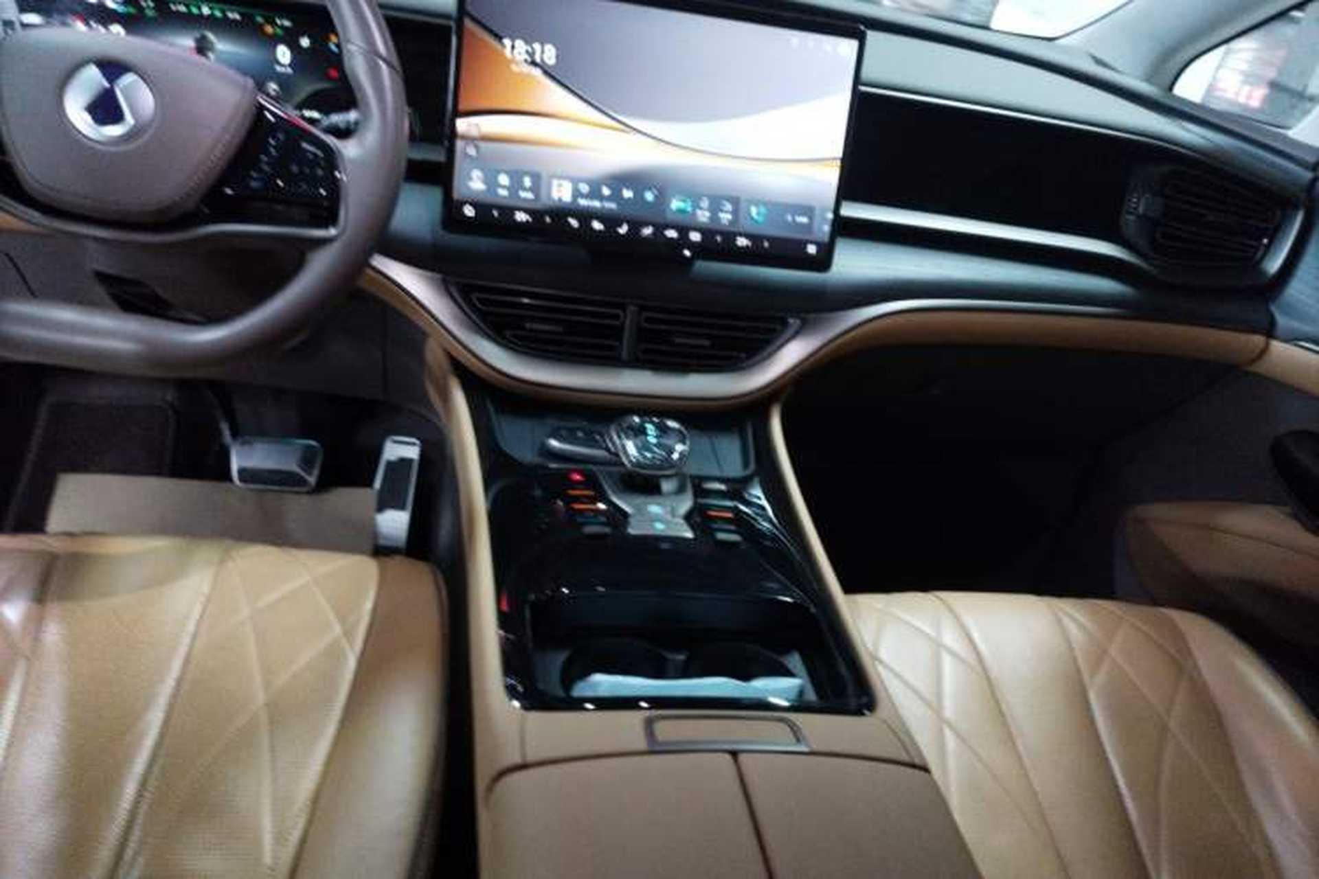 Used Denza D9 2022 EV 600 Four-Wheel Drive Prestige Model Audio And AC Panel