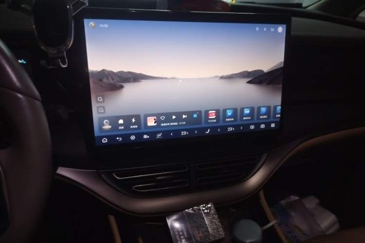 Used Denza D9 2022 DM-i 970 Four-Wheel Drive Prestige Model Audio And AC Panel