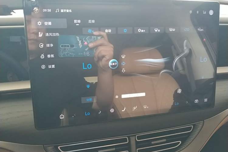 Used Denza D9 2022 DM-i 970 Four-Wheel Drive Flagship Model Audio And AC Panel