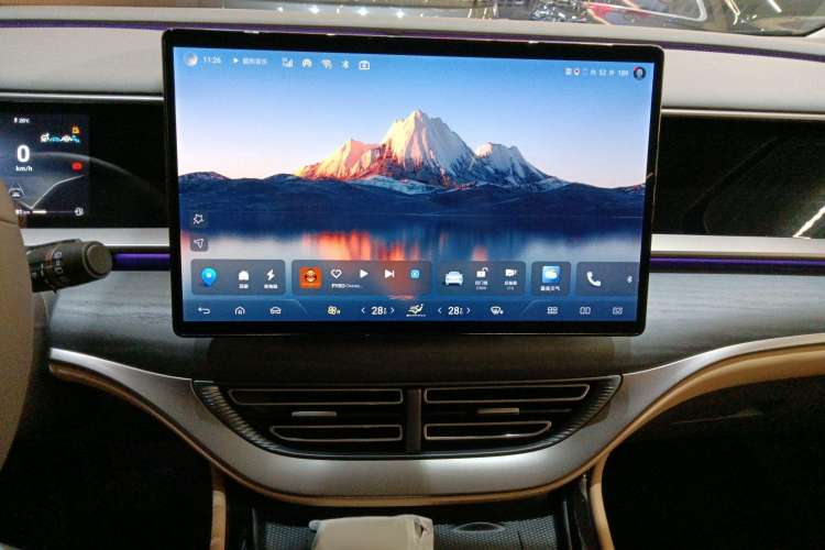 Used Denza D9 2022 DM-i 970 Four-Wheel Drive Flagship Model Audio And AC Panel