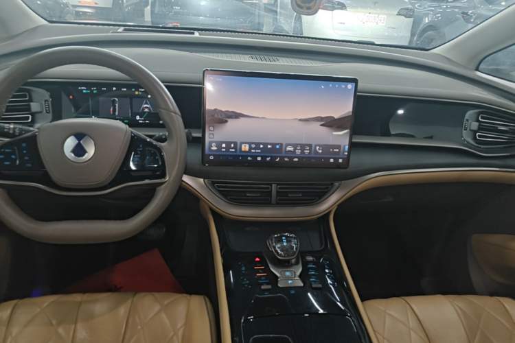 Used Denza D9 2022 DM-i 970 Four-Wheel Drive Prestige Model Audio And AC Panel