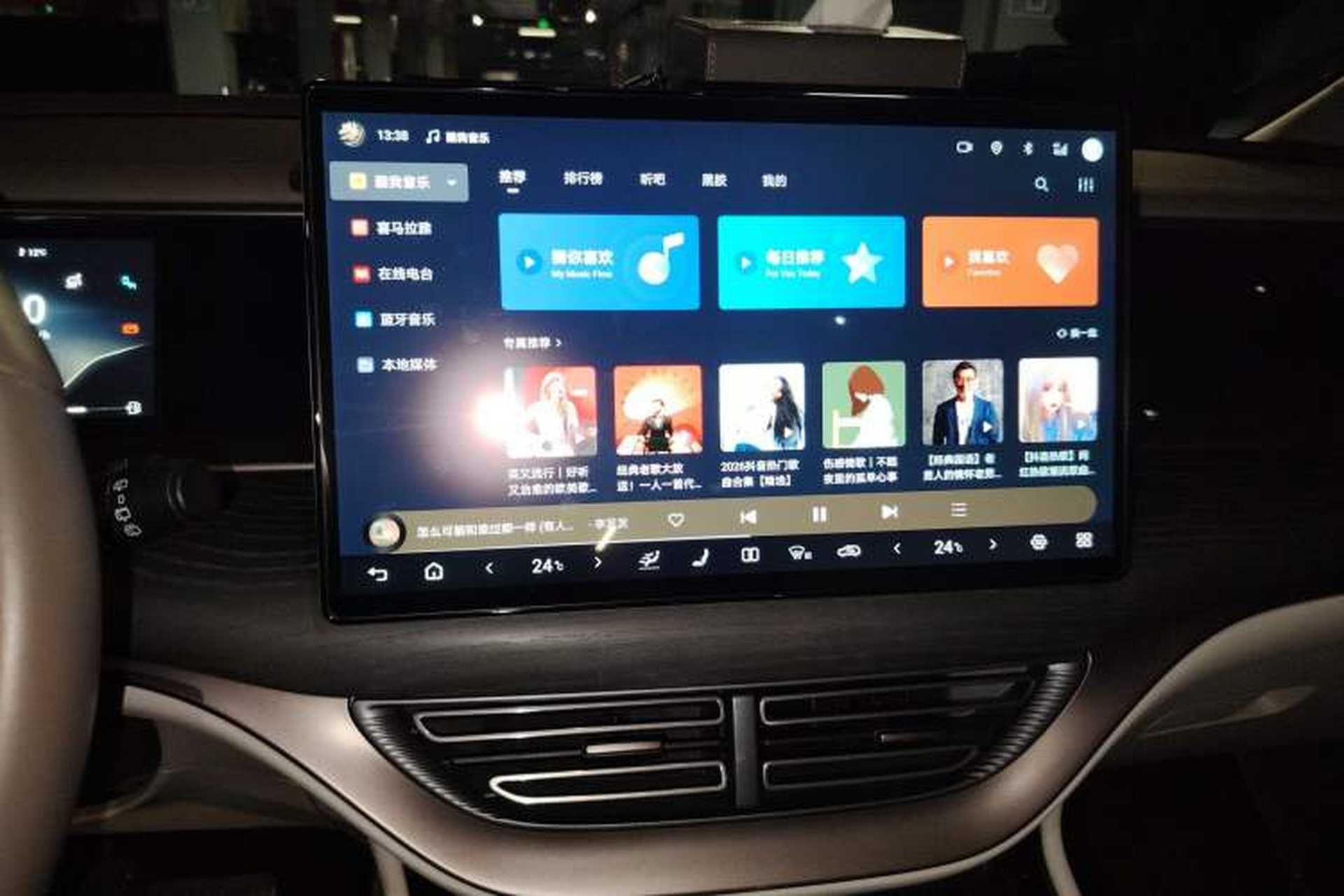 Used Denza D9 2022 DM-i 970 Four-Wheel Drive Prestige Model Audio And AC Panel