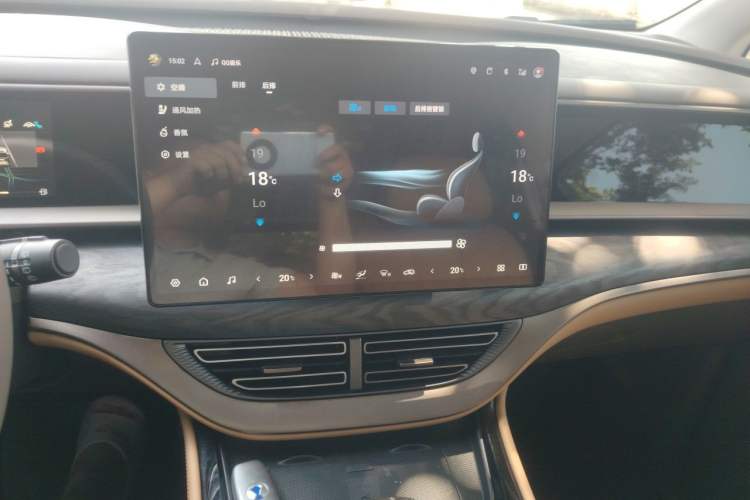 Used Denza D9 2022 DM-i 945 Luxury Model Audio And AC Panel