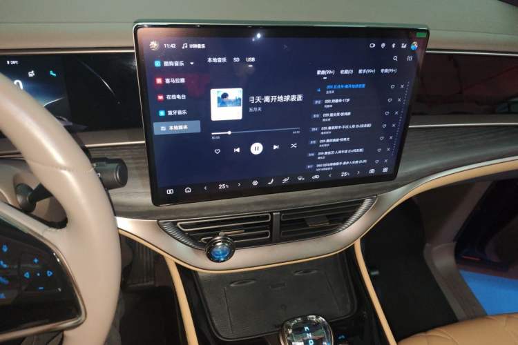 Used Denza D9 2022 EV 600 Four-Wheel Drive Flagship Model Audio And AC Panel