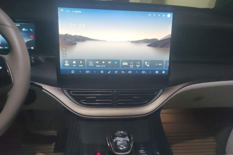 Used Denza D9 2022 DM-i 970 Four-Wheel Drive Flagship Model Audio And AC Panel