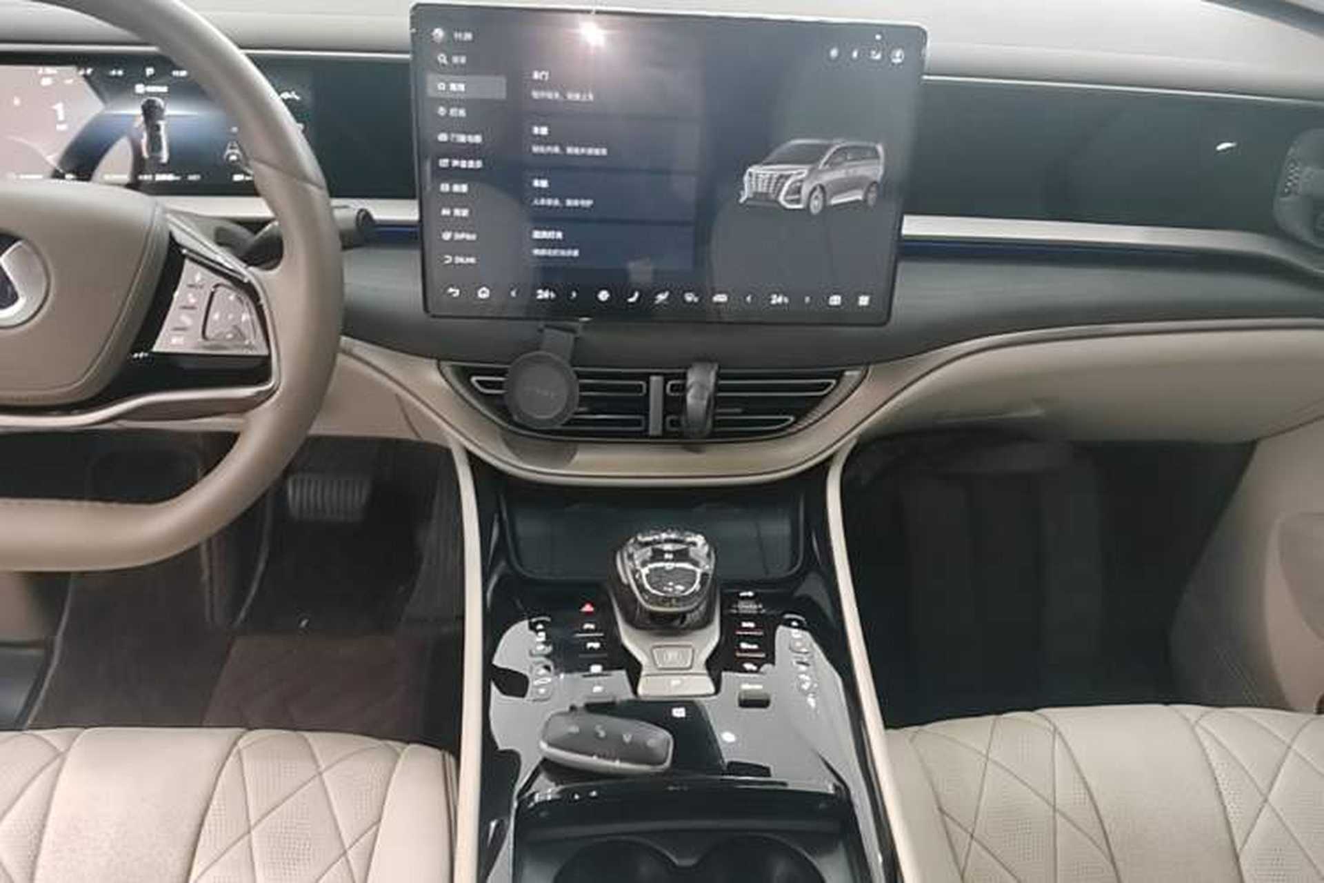 Used Denza D9 2022 DM-i 970 Four-Wheel Drive Flagship Model Audio And AC Panel