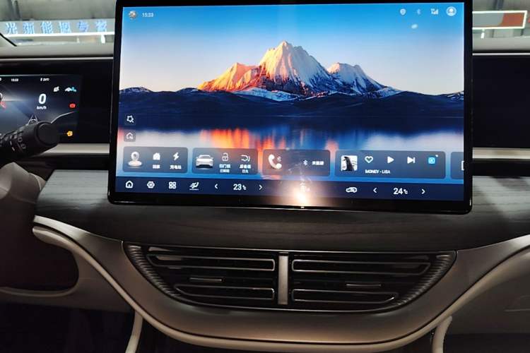 Used Denza D9 2022 DM-i 970 Four-Wheel Drive Prestige Model Audio And AC Panel