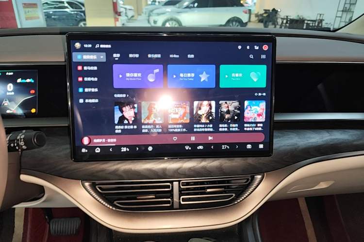 Used Denza D9 2022 DM-i 945 Luxury Model Audio And AC Panel