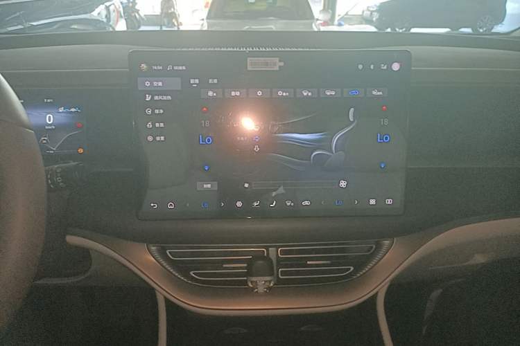 Used Denza D9 2022 DM-i 970 Four-Wheel Drive Prestige Model Audio And AC Panel