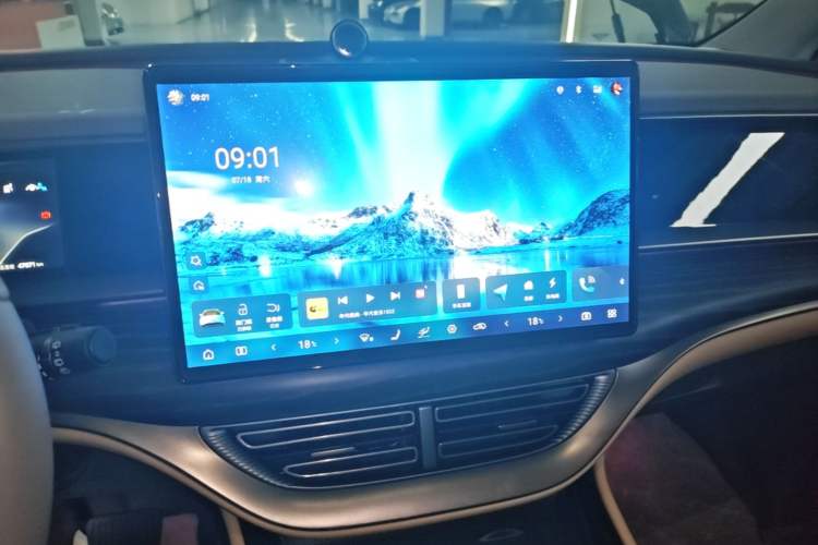 Used Denza D9 2022 EV 600 Four-Wheel Drive Flagship Model Audio And AC Panel