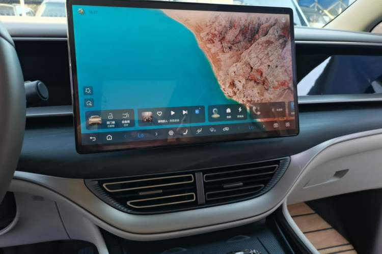 Used Denza D9 2022 DM-i 970 Four-Wheel Drive Flagship Model Audio And AC Panel