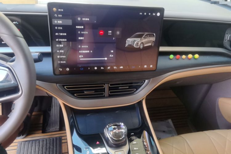Used Denza D9 2022 DM-i 970 Four-Wheel Drive Prestige Model Audio And AC Panel