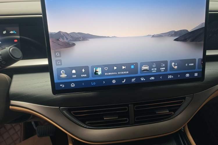 Used Denza D9 2022 DM-i 970 Four-Wheel Drive Prestige Model Audio And AC Panel