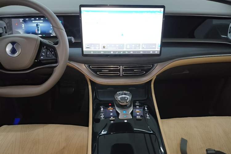 Used Denza D9 2022 DM-i 970 Four-Wheel Drive Flagship Model Audio And AC Panel